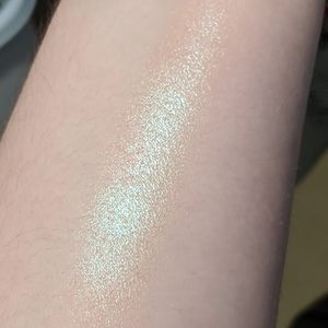 BECCA Makeup - Becca Highlighter - Opal Flashes Jade BECCA Makeup - Becca Highlighter - Opal Flashes Jade